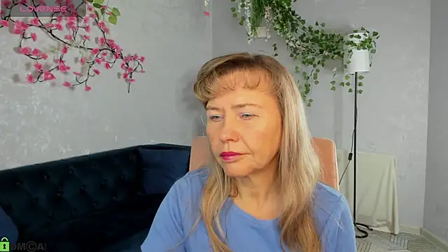 Snapshot of Carla_Vogue chatting on 11/28/25, 11:02 Carla Vogue online show from 11/28/25, 11:02