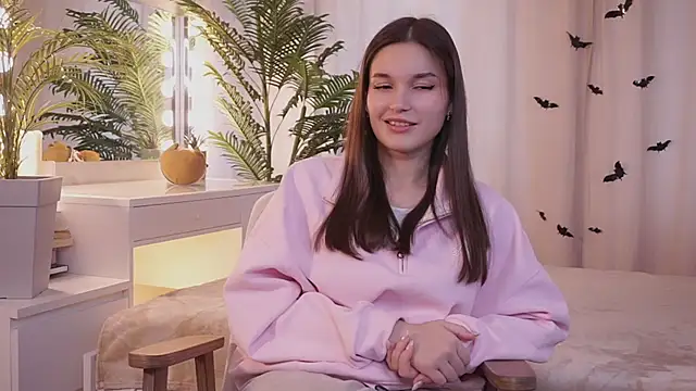 TiffaniePanyik online show from 10/28/25, 06:50