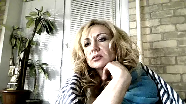 Snapshot of LilaniLoverx chatting on 11/16/25, 11:21 LilaniLoverx online show from 11/16/25, 11:21