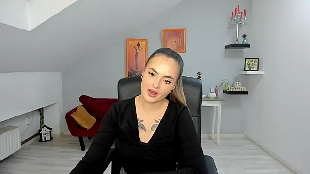 SerenLys online show from 10/26/25, 12:55