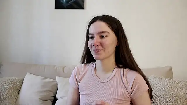 Snapshot of Petalwren chatting on 04/25/26, 10:40 Petalwren online show from 04/25/26, 10:40