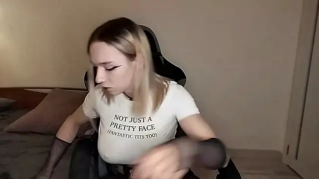 Snapshot of icebenz chatting on 02/04/26, 04:57 icebenz online show from 02/04/26, 04:57