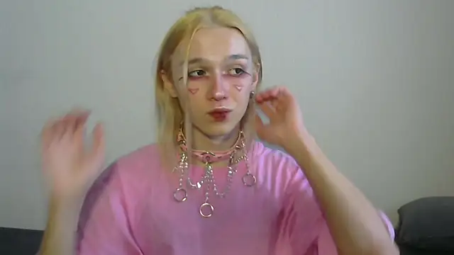 Snapshot of icebenz chatting on 04/06/26, 12:28 icebenz online show from 04/06/26, 12:28