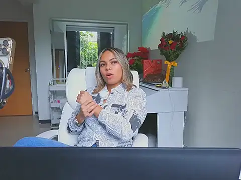 Snapshot of diosadeluniverso chatting on 03/18/26, 12:52 diosadeluniverso online show from 03/18/26, 12:52