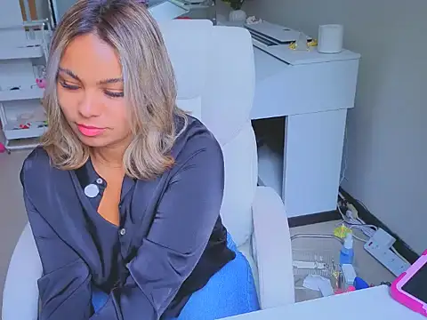 Snapshot of diosadeluniverso chatting on 04/18/26, 03:27 diosadeluniverso online show from 04/18/26, 03:27