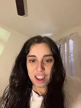 Snapshot of gigi333regi chatting on 12/15/25, 03:05 gigi333regi online show from 12/15/25, 03:05