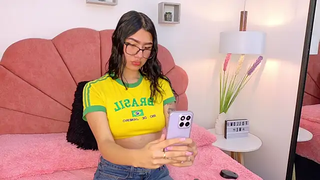 Snapshot of Charlotte_Millers chatting on 11/24/25, 09:58 Charlotte Millers online show from 11/24/25, 09:58