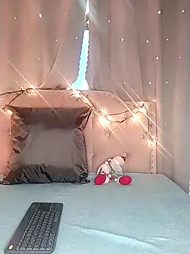 eva delight  online show from 11/18/25, 11:03