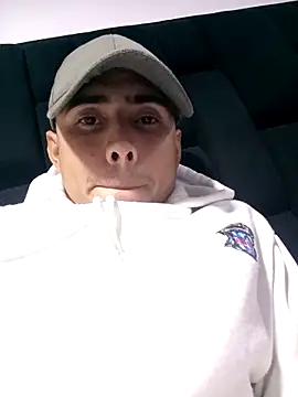 Snapshot of robinhd1234 chatting on 12/20/25, 12:07 robinhd1234 online show from 12/20/25, 12:07