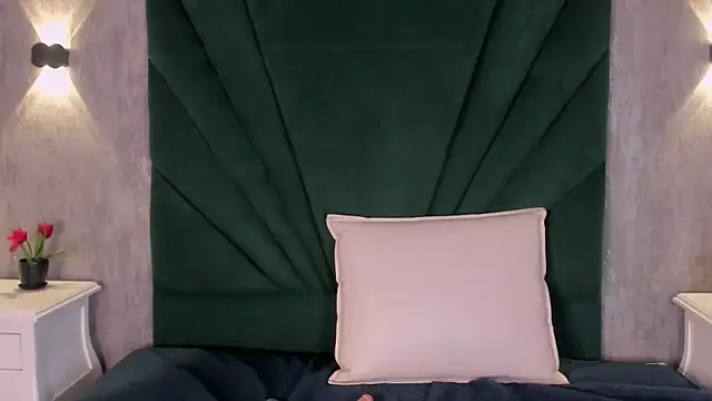 Snapshot of EmiliClarke chatting on 04/01/26, 01:41 EmiliClarke online show from 04/01/26, 01:41