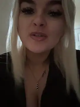 Snapshot of rosie-hipstergal chatting on 02/21/26, 03:35 rosie-hipstergal online show from 02/21/26, 03:35