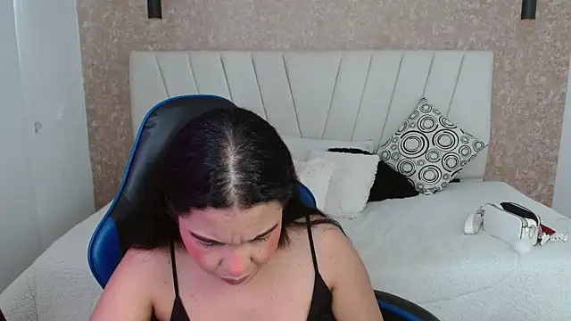 AliceSmity  online show from 02/15/26, 06:04