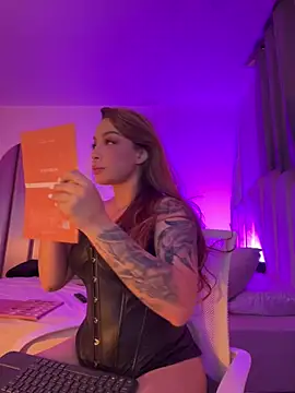 Snapshot of GiaStonne chatting on 03/22/26, 03:32 GiaStonne online show from 03/22/26, 03:32