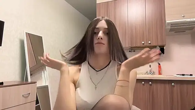 Snapshot of AidaGloshen chatting on 11/04/25, 07:18 AidaGloshen online show from 11/04/25, 07:18