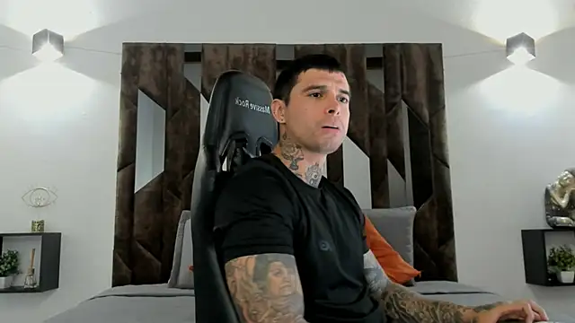 MATEO DILUCA online show from 11/30/25, 07:40