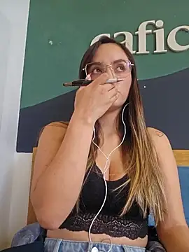 Snapshot of sophie-06 chatting on 11/08/25, 06:29 sophie-06 online show from 11/08/25, 06:29