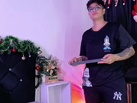 Snapshot of zarek_boston chatting on 12/04/25, 04:33 zarek boston online show from 12/04/25, 04:33