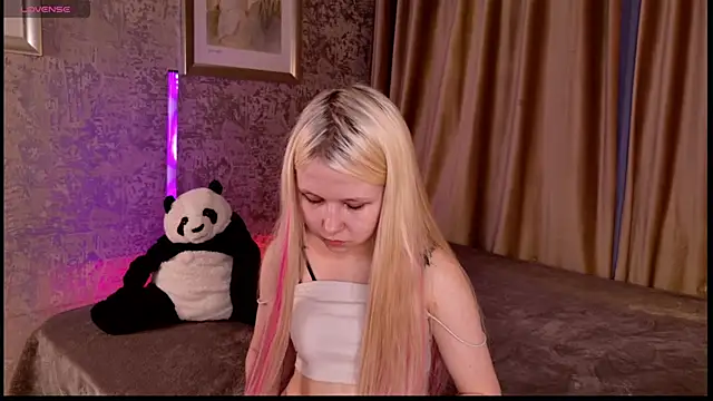 Snapshot of VivieSunn chatting on 04/26/26, 03:42 VivieSunn online show from 04/26/26, 03:42