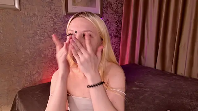 Snapshot of VivieSunn chatting on 06/05/26, 02:56 VivieSunn online show from 06/05/26, 02:56