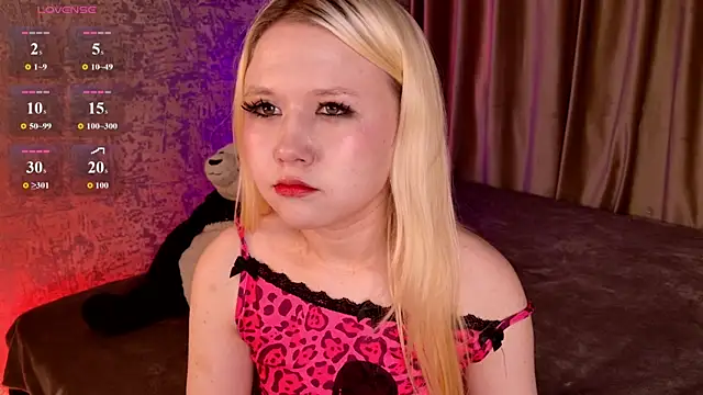 Snapshot of VivieSunn chatting on 06/13/26, 03:43 VivieSunn online show from 06/13/26, 03:43