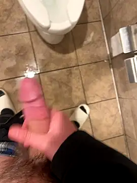 Snapshot of slimshadypt2 chatting on 11/18/25, 01:33 slimshadypt2 online show from 11/18/25, 01:33