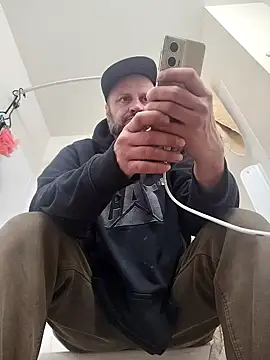 Snapshot of Fuckboyguyman chatting on 11/07/25, 08:42 Fuckboyguyman online show from 11/07/25, 08:42