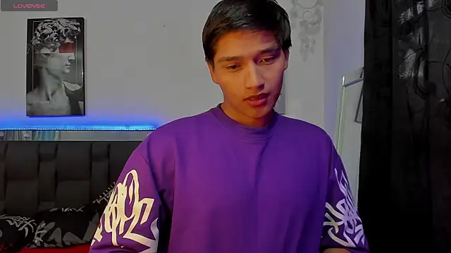 Snapshot of jualian- chatting on 10/25/25, 10:04 jualian- online show from 10/25/25, 10:04