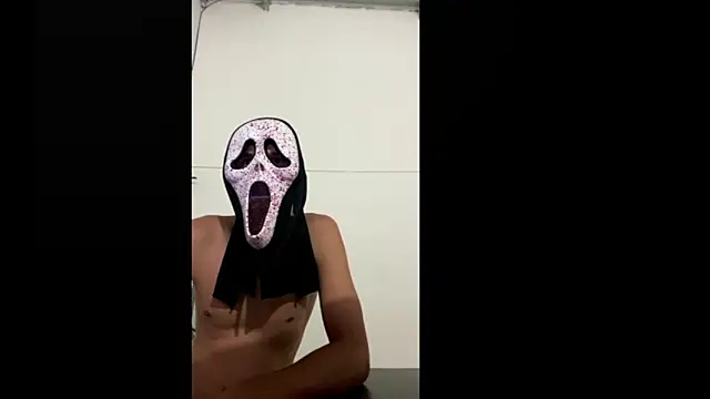 Snapshot of Emel199923 chatting on 10/25/25, 03:58 Emel199923 online show from 10/25/25, 03:58