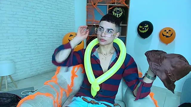 MatheoMontclair online show from 10/26/25, 04:29