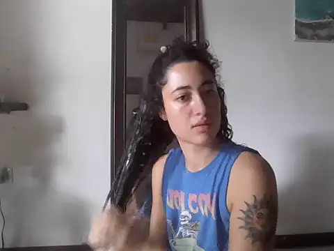 Snapshot of eleganceafterdark chatting on 10/29/25, 03:03 eleganceafterdark online show from 10/29/25, 03:03