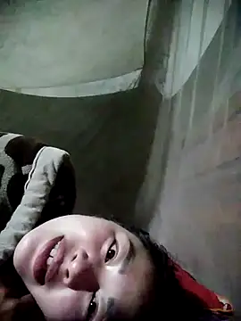 Snapshot of yeu-yeu chatting on 10/30/25, 01:01 yeu-yeu online show from 10/30/25, 01:01