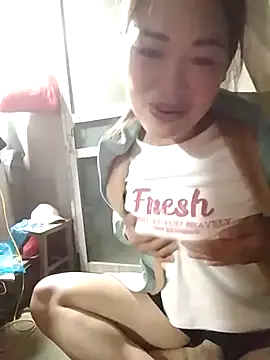 Snapshot of yeu-yeu chatting on 11/10/25, 01:10 yeu-yeu online show from 11/10/25, 01:10