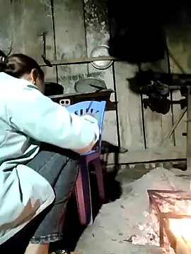 Snapshot of yeu-yeu chatting on 11/25/25, 12:38 yeu-yeu online show from 11/25/25, 12:38