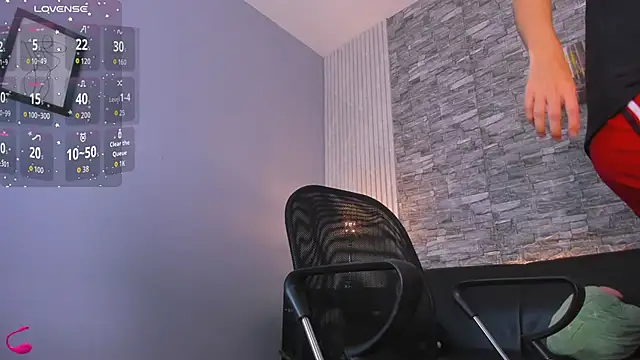 Snapshot of zack_joness18 chatting on 10/29/25, 03:42 zack joness18 online show from 10/29/25, 03:42