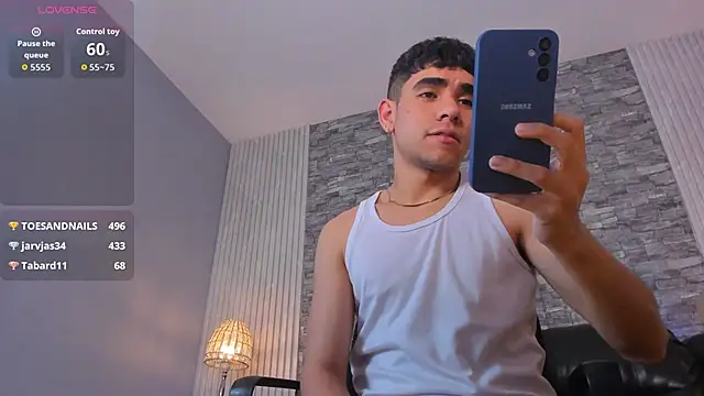 Snapshot of zack_joness18 chatting on 11/13/25, 05:28 zack joness18 online show from 11/13/25, 05:28