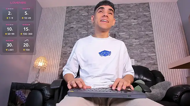 Snapshot of zack_joness18 chatting on 11/20/25, 04:45 zack joness18 online show from 11/20/25, 04:45