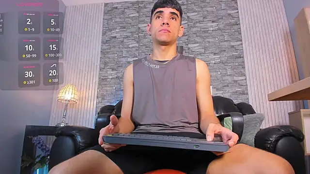 Snapshot of zack_joness18 chatting on 11/23/25, 02:33 zack joness18 online show from 11/23/25, 02:33