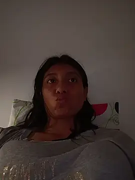 YeseniaRodriguez3 online show from 01/08/26, 10:23