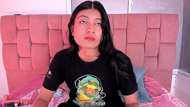 YeseniaRodriguez3 online show from 07/12/26, 12:51