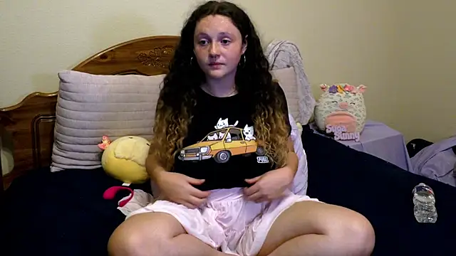 Snapshot of sugasunny04 chatting on 04/11/26, 06:07 sugasunny04 online show from 04/11/26, 06:07