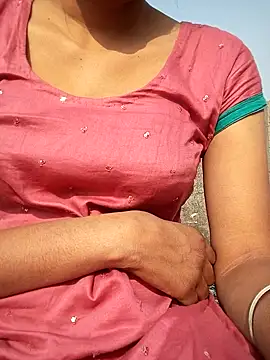 Snapshot of couple-open-enjoy chatting on 11/18/25, 04:50 couple-open-enjoy online show from 11/18/25, 04:50