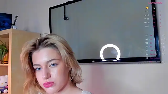 Snapshot of Alice_Presly chatting on 11/18/25, 01:33 Alice Presly online show from 11/18/25, 01:33