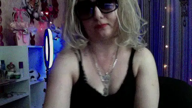 Snapshot of xHot_Amazonq chatting on 03/28/26, 06:29 xHot Amazonq online show from 03/28/26, 06:29