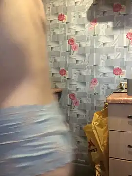 Snapshot of AnitaTenchi1 chatting on 12/18/25, 06:19 AnitaTenchi1 online show from 12/18/25, 06:19