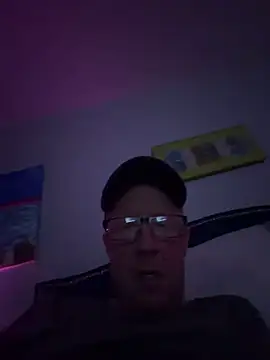 Snapshot of krisdeanbb chatting on 04/09/26, 04:23 krisdeanbb online show from 04/09/26, 04:23