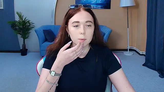 Snapshot of AddieOsler chatting on 05/19/26, 01:56 AddieOsler online show from 05/19/26, 01:56