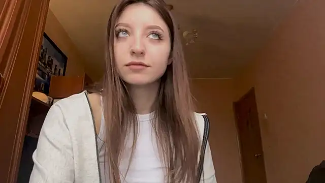 ClaudieZorzi online show from 11/03/25, 07:31