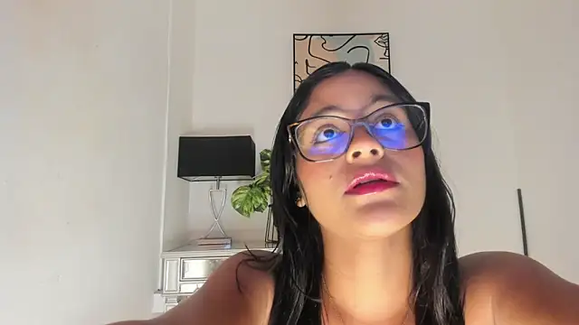 Snapshot of lizzakennedy chatting on 05/20/26, 01:28 lizzakennedy online show from 05/20/26, 01:28