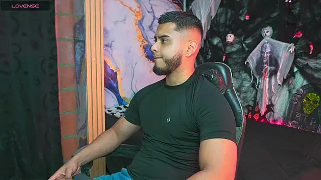 Tiler wolker online show from 10/25/25, 11:43