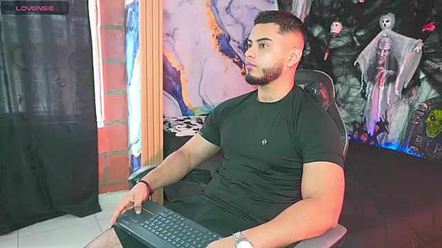 Tiler wolker online show from 10/26/25, 04:35